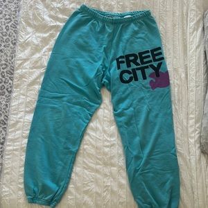 Free city sweatpants, and a pretty light blue color SIZE XS